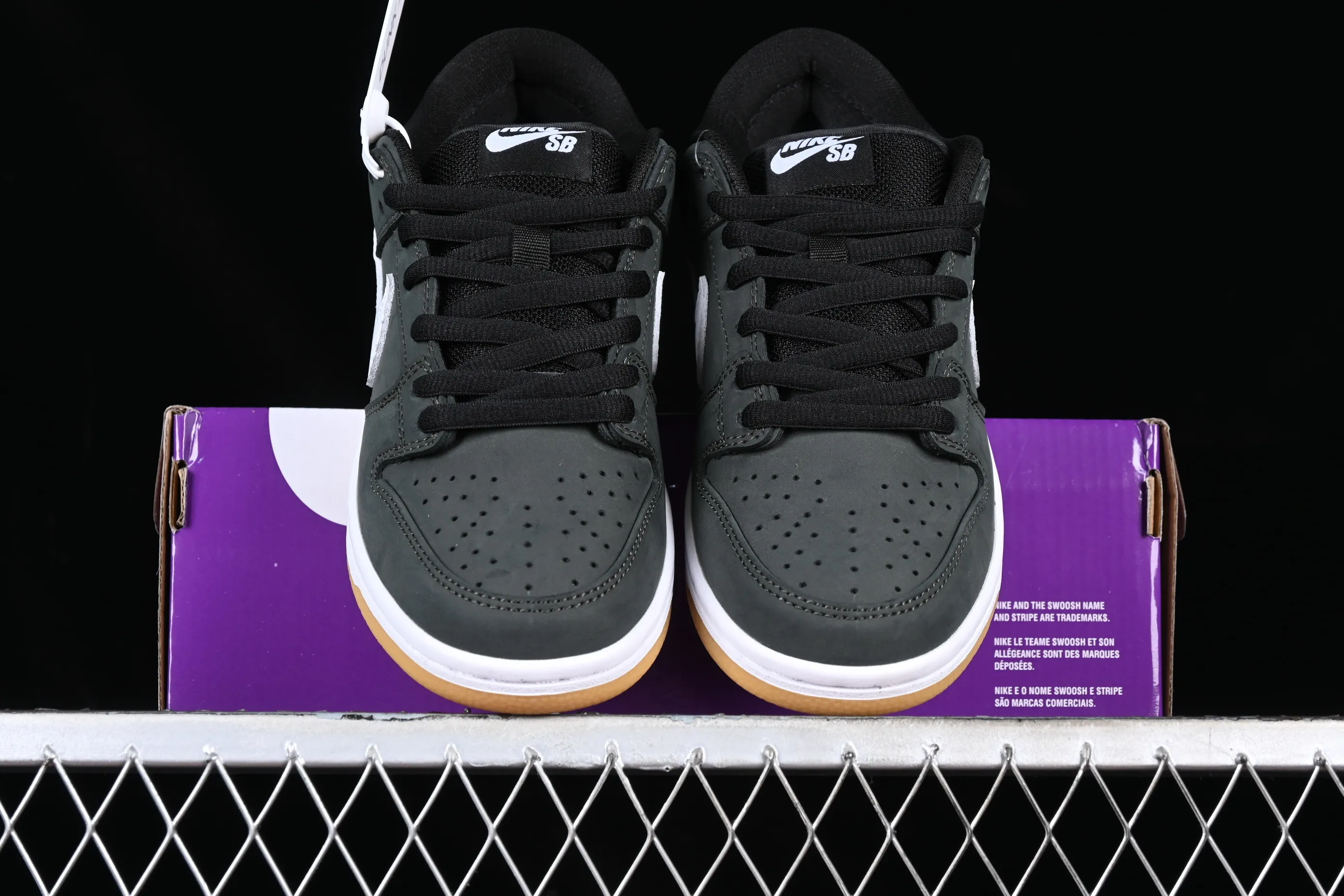 All categories Nk SB Dunk series Nk SB Dunk Low low-top sneakers F version Nk SB Dunk Low Pro ISO raw rubber black and white Dunk series retro low-top casual sports skateboard shoes CD2563-001